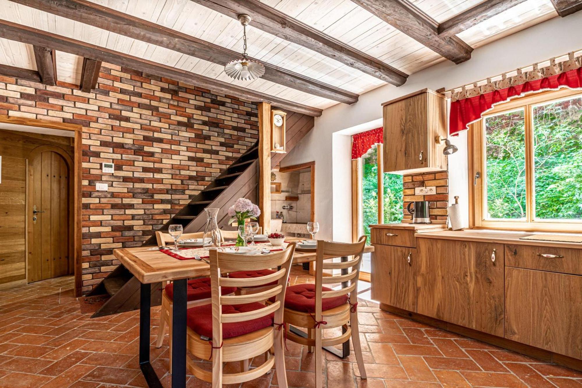 House By The Stream - Happy Rentals Avce Zewnętrze zdjęcie