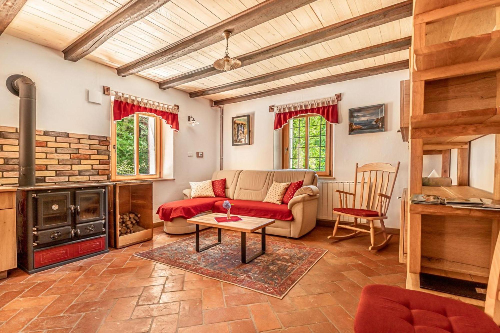 House By The Stream - Happy Rentals Avce Zewnętrze zdjęcie